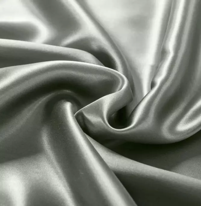 Silkepuder: Fordele og ulemper ved puder lavet af fiberstute silkeorm, typer af naturlig silkefyldstof. Puder 50x70 og andre størrelser, anmeldelser 9825_7