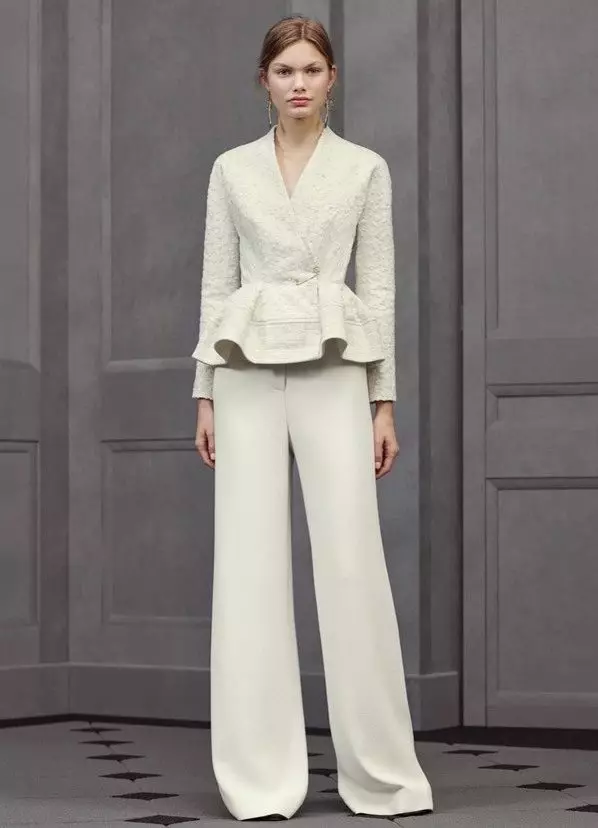 Штани кльош 2021 (124 фото): жіночі розкльошені моделі від стегна, з чим носити і як вибрати стильні штани 982_11