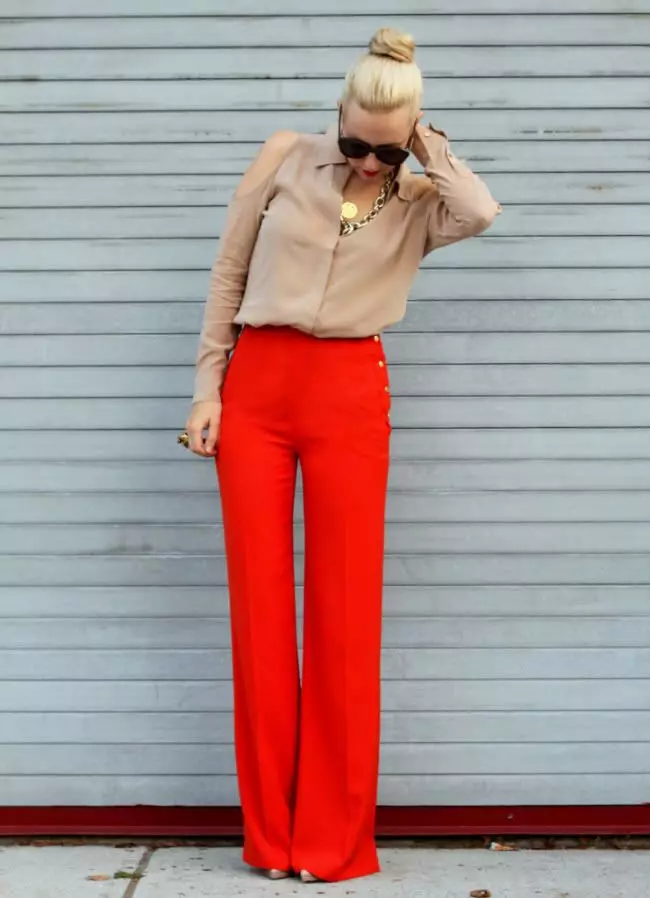 Штани кльош 2021 (124 фото): жіночі розкльошені моделі від стегна, з чим носити і як вибрати стильні штани 982_118