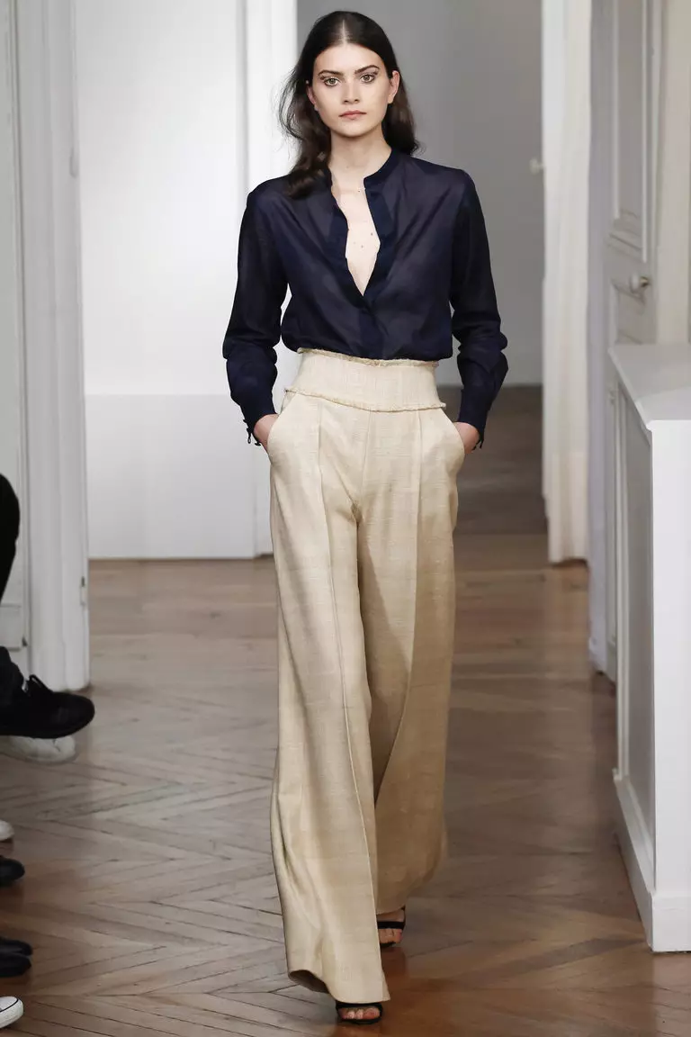 Штани кльош 2021 (124 фото): жіночі розкльошені моделі від стегна, з чим носити і як вибрати стильні штани 982_120