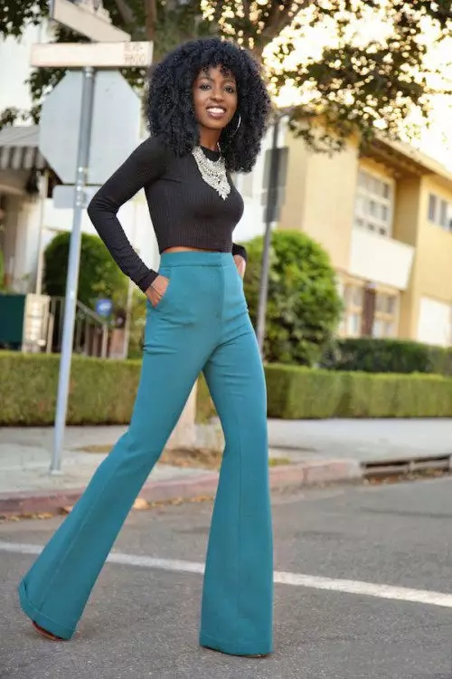 Штани кльош 2021 (124 фото): жіночі розкльошені моделі від стегна, з чим носити і як вибрати стильні штани 982_29