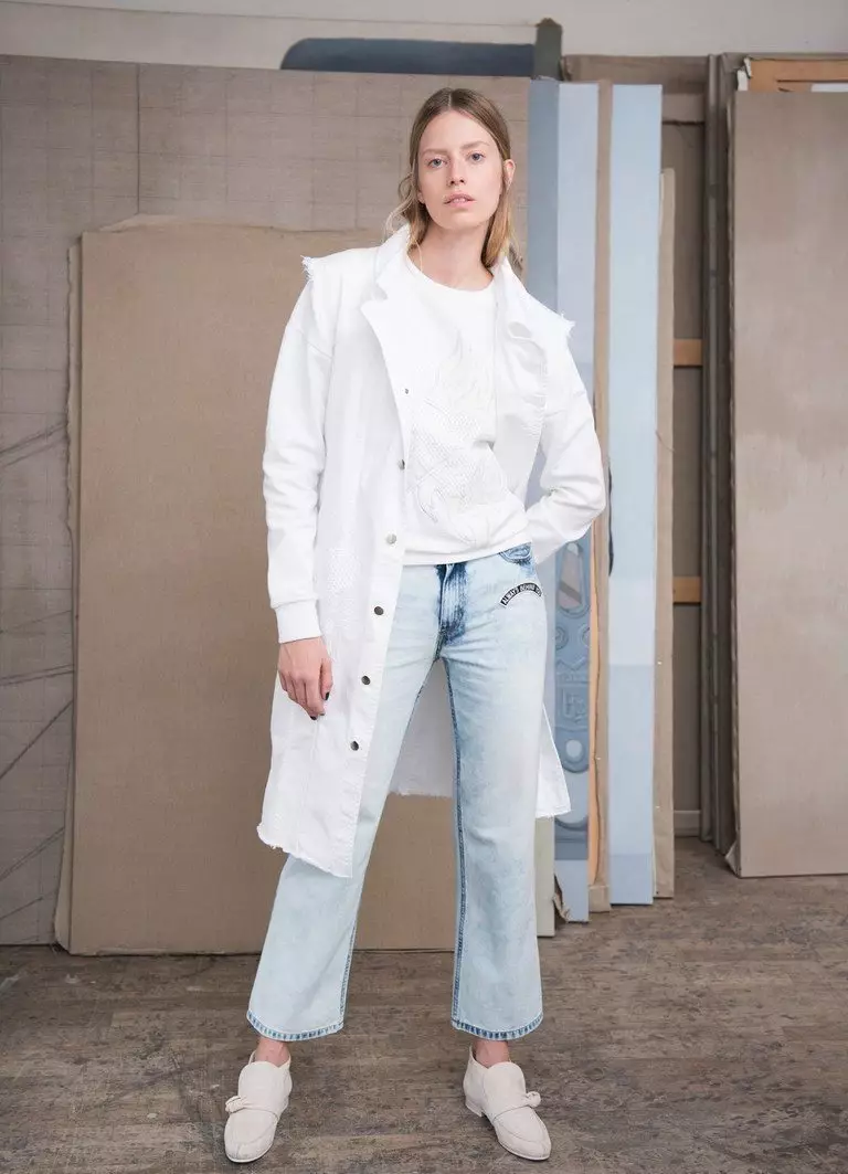 Штани кльош 2021 (124 фото): жіночі розкльошені моделі від стегна, з чим носити і як вибрати стильні штани 982_32
