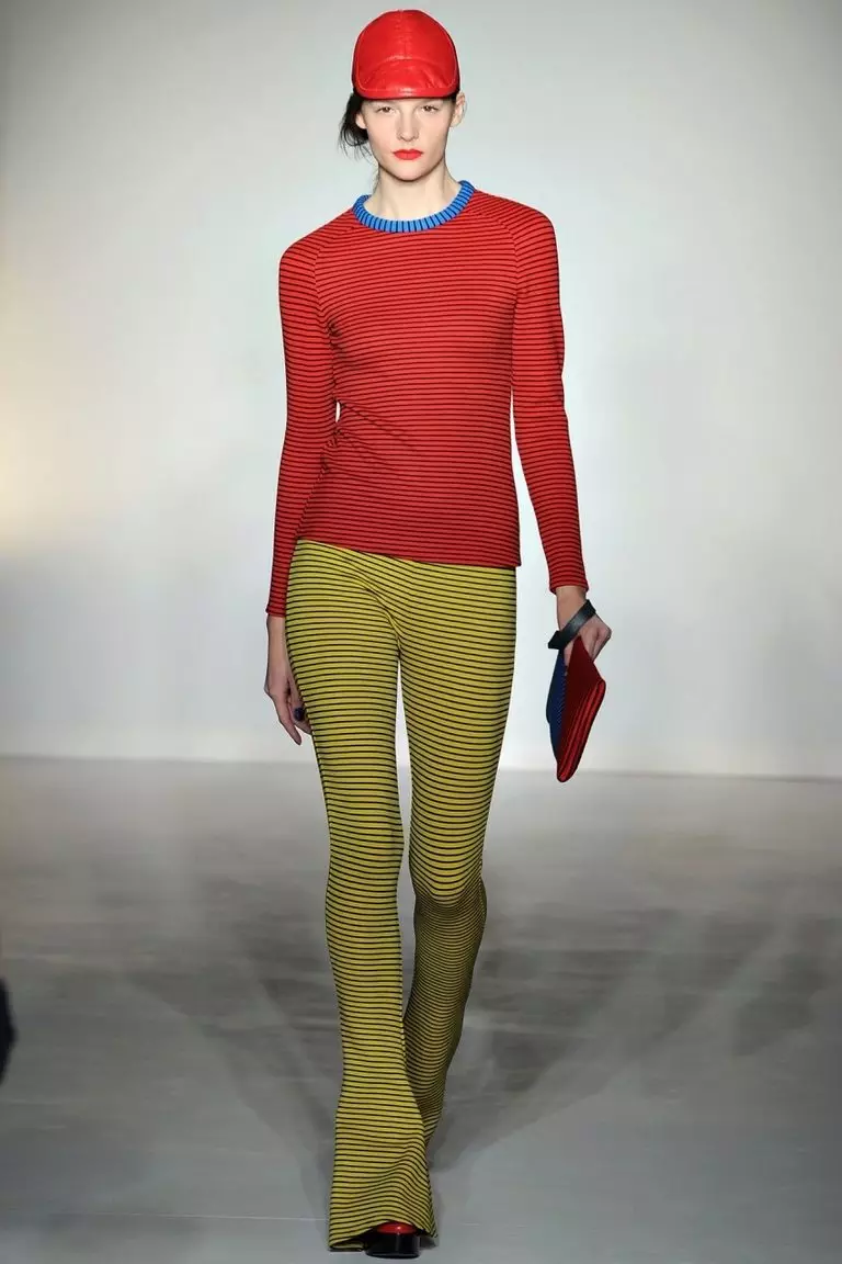 Штани кльош 2021 (124 фото): жіночі розкльошені моделі від стегна, з чим носити і як вибрати стильні штани 982_41