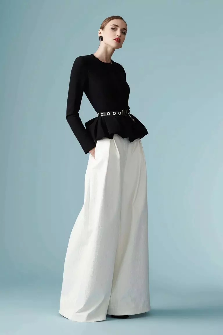 Штани кльош 2021 (124 фото): жіночі розкльошені моделі від стегна, з чим носити і як вибрати стильні штани 982_62