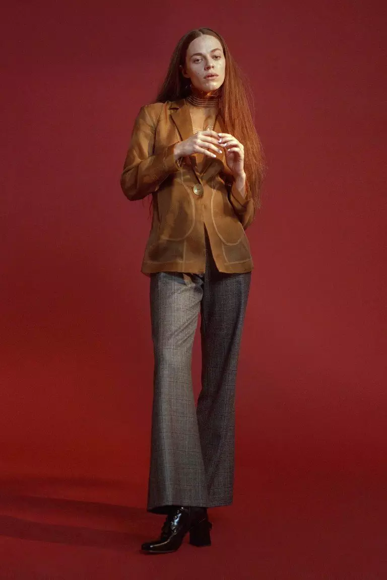 Штани кльош 2021 (124 фото): жіночі розкльошені моделі від стегна, з чим носити і як вибрати стильні штани 982_69