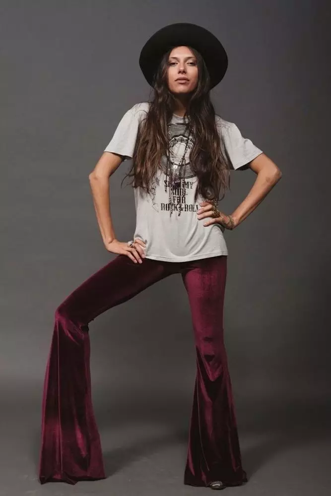 Штани кльош 2021 (124 фото): жіночі розкльошені моделі від стегна, з чим носити і як вибрати стильні штани 982_83