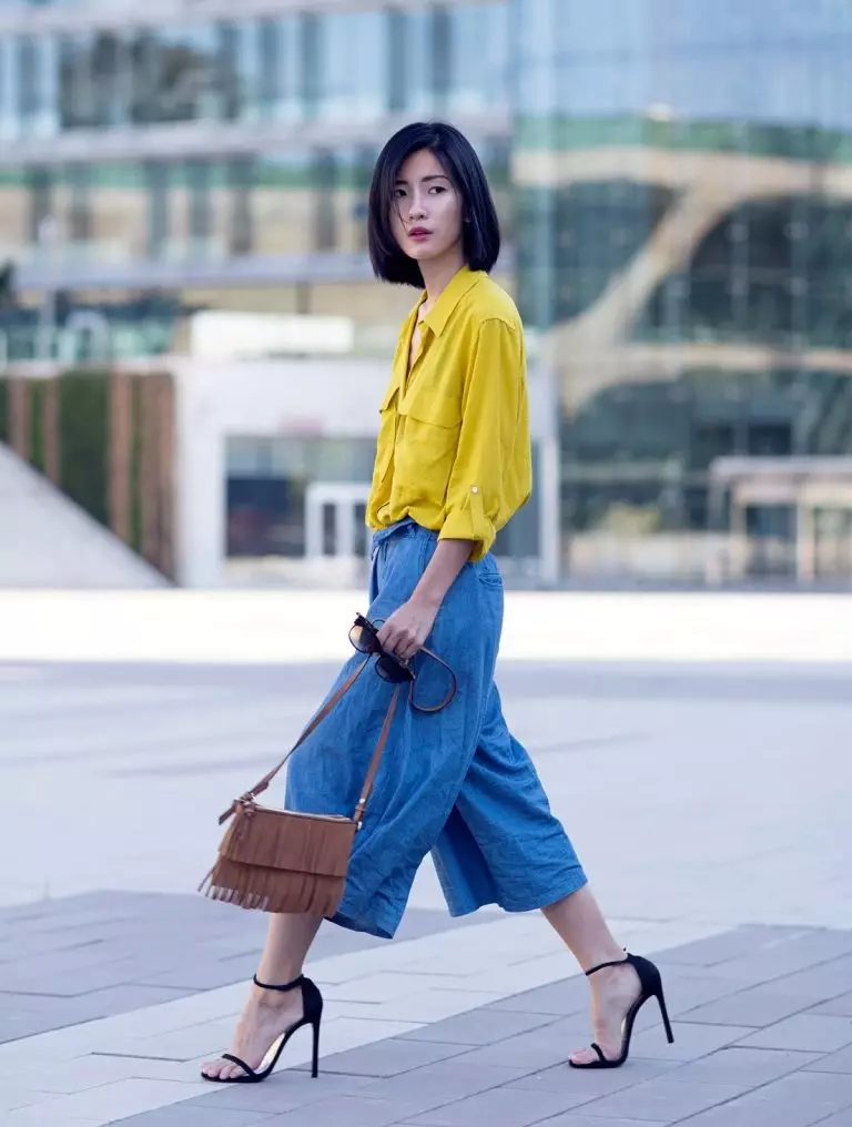 Штани кльош 2021 (124 фото): жіночі розкльошені моделі від стегна, з чим носити і як вибрати стильні штани 982_92