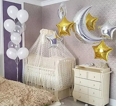 Como decorar a sala para um extrato do hospital? Decorações para meninas e meninos, design de apartamento por balões e outros elementos 9837_10