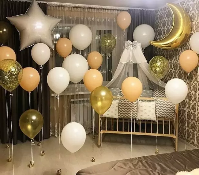 Como decorar a sala para um extrato do hospital? Decorações para meninas e meninos, design de apartamento por balões e outros elementos 9837_38