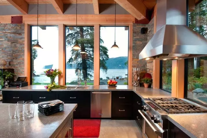 Ажлын талбарт цонхтой гал тогоо (44 зураг): Дизайн сонголтууд ба ажлын гадаргуугийн цонхоор гал тогооны өрөөний дотоод засал чимэглэлийг бий болгох. Гал тогооны өрөөний зочны өрөөнд цонхыг хэрхэн ашиглах вэ? Сайхан жишээ 9838_41
