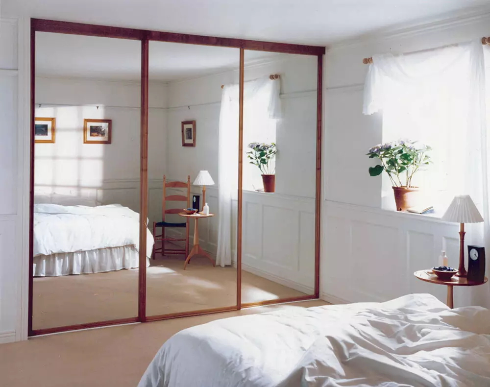 臥室設計15-16平方米。 M（105張照片）：方形房間的內部，矩形臥室的佈局3是5米 9839_15