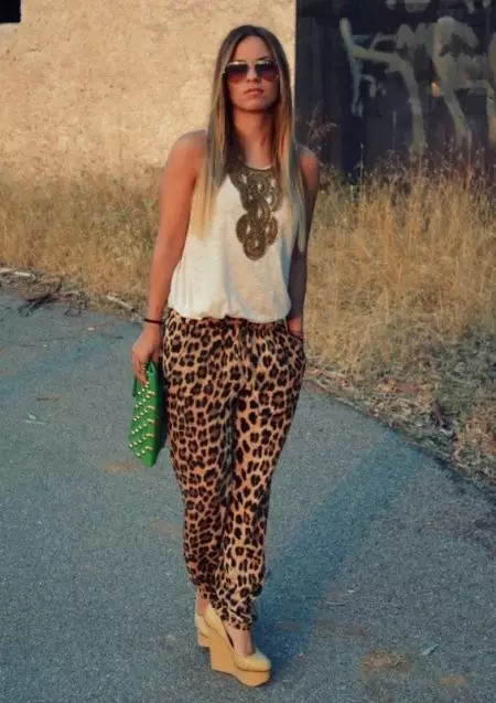 پتلون پتلون Sharovari (48 فوٹو): کیا پہننے اور صحیح خواتین کی پتلون کو منتخب کرنے کے لئے کیا ہے 983_46