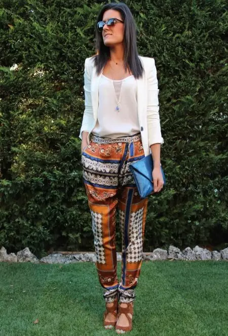 پتلون پتلون Sharovari (48 فوٹو): کیا پہننے اور صحیح خواتین کی پتلون کو منتخب کرنے کے لئے کیا ہے 983_47