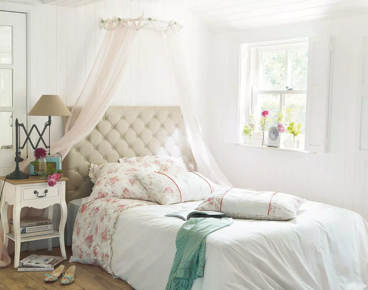 Dormitoare mici (166 fotografii): idei de design interior dintr-o cameră mică. Cum să furnizați și să dotați dormitoarele mici? Idei interesante 9841_114