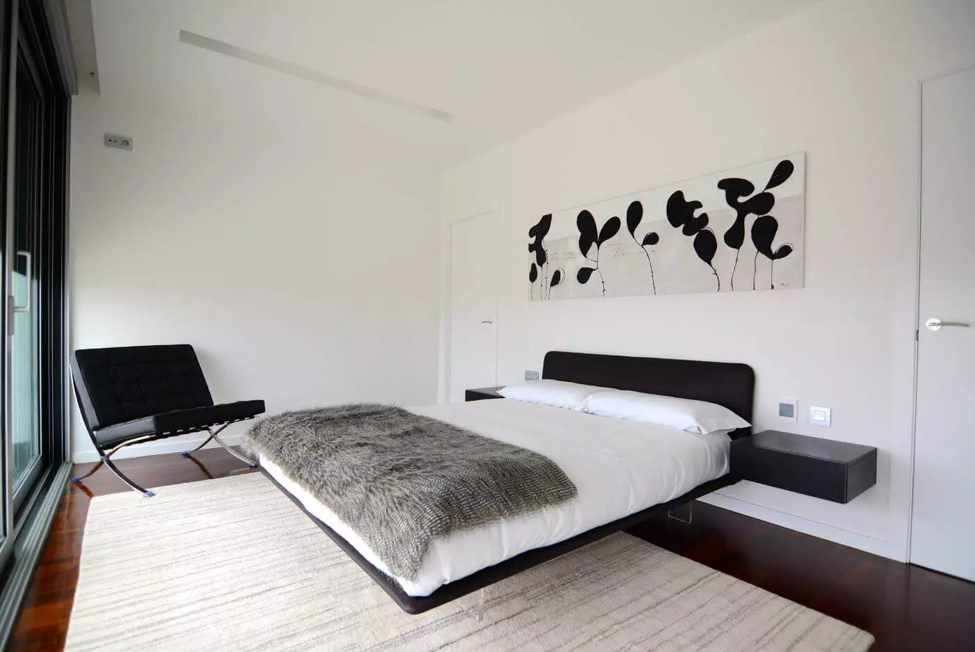 غرف نوم صغيرة (166 صورة): تصميم الأفكار الداخلية لغرفة صغيرة. كيفية تقديم وتجهيز غرف النوم الصغيرة؟ أفكار مثيرة للاهتمام 9841_119