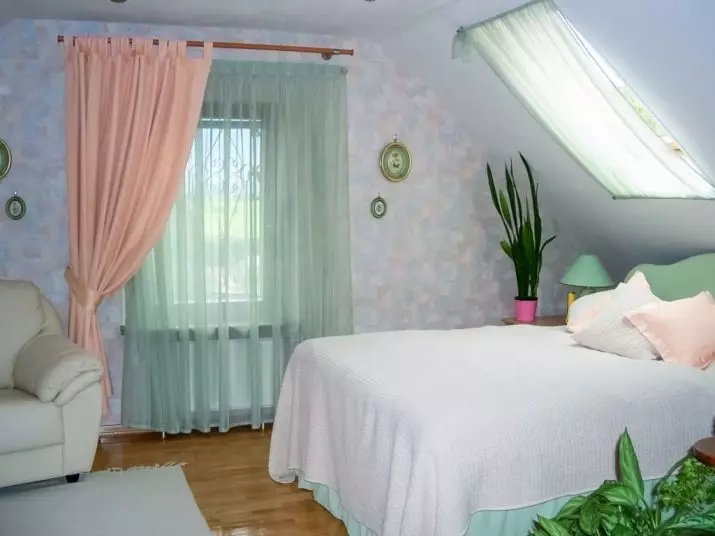 スモールベッドルーム（166写真）：小部屋のインテリアデザインのアイデア。小さな寝室を備えて装備する方法は？面白いアイデア 9841_35