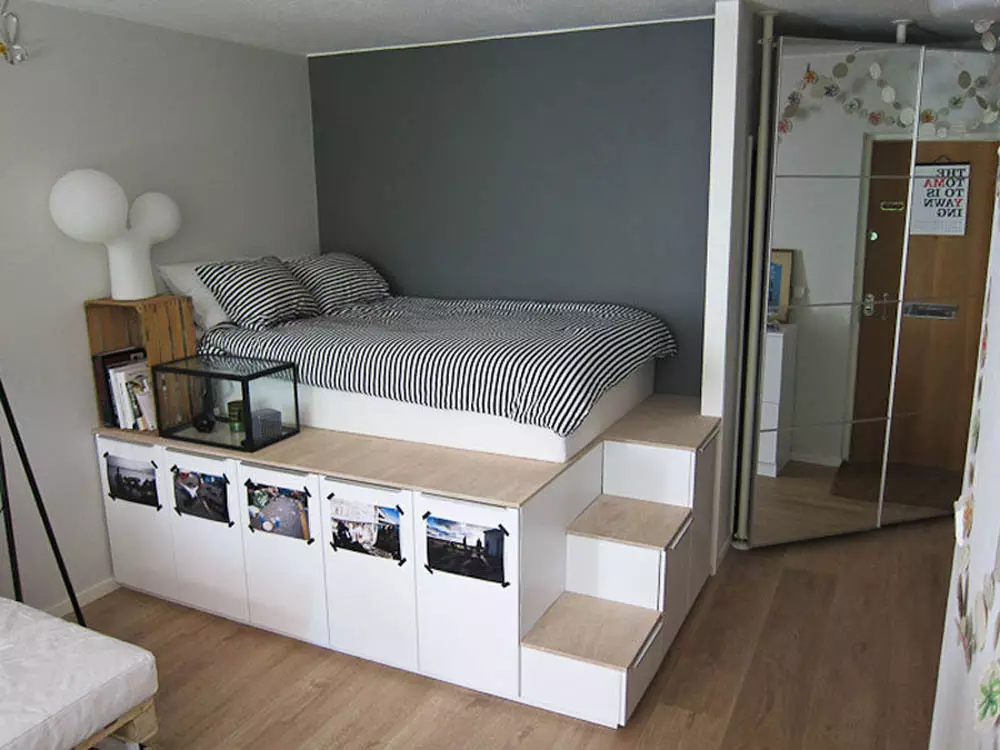 Phòng ngủ nhỏ (166 ảnh): Ý tưởng thiết kế nội thất của một căn phòng nhỏ. Làm thế nào để cung cấp và trang bị phòng ngủ nhỏ? Ý tưởng thú vị 9841_61