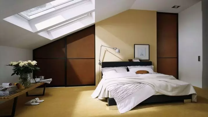 スモールベッドルーム（166写真）：小部屋のインテリアデザインのアイデア。小さな寝室を備えて装備する方法は？面白いアイデア 9841_8