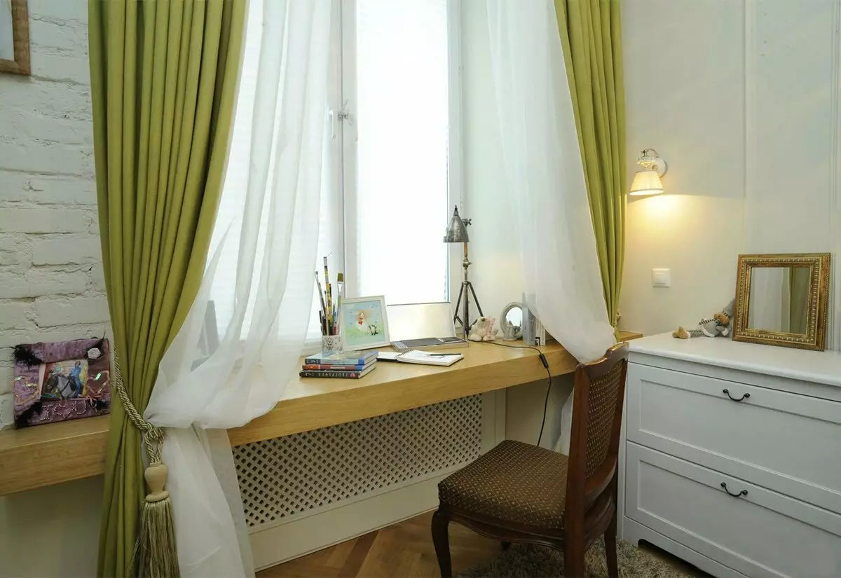 スモールベッドルーム（166写真）：小部屋のインテリアデザインのアイデア。小さな寝室を備えて装備する方法は？面白いアイデア 9841_80