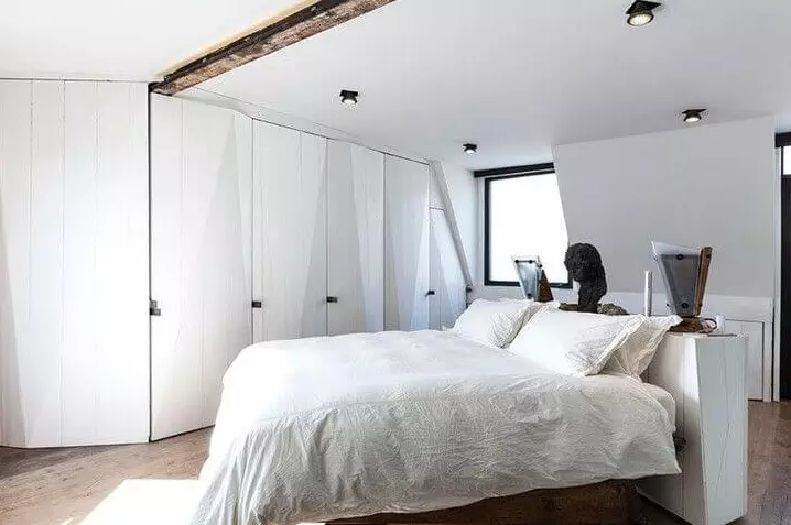 Dormitoare mici (166 fotografii): idei de design interior dintr-o cameră mică. Cum să furnizați și să dotați dormitoarele mici? Idei interesante 9841_83