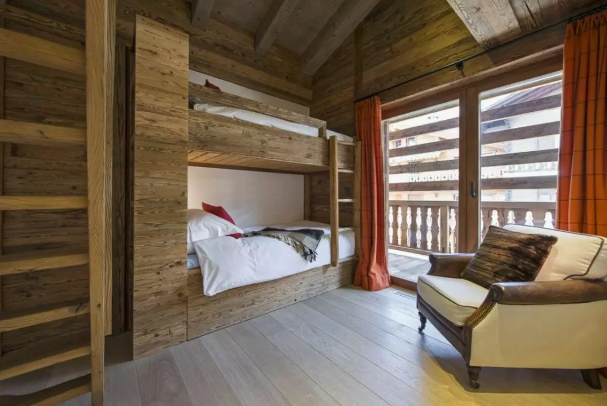 चेत बेडरूम (35 35 फोटोहरू): आन्तरिक डिजाइन नियमहरू, पर्दा र अन्य सजावटको चयन र सानो बेडरूमको लागि 9843_34