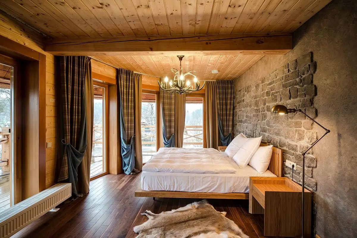 Chalet Soveværelse (35 Billeder): Interiør Design Regler, Valg af gardiner og andre indretningselementer til et lille soveværelse 9843_8