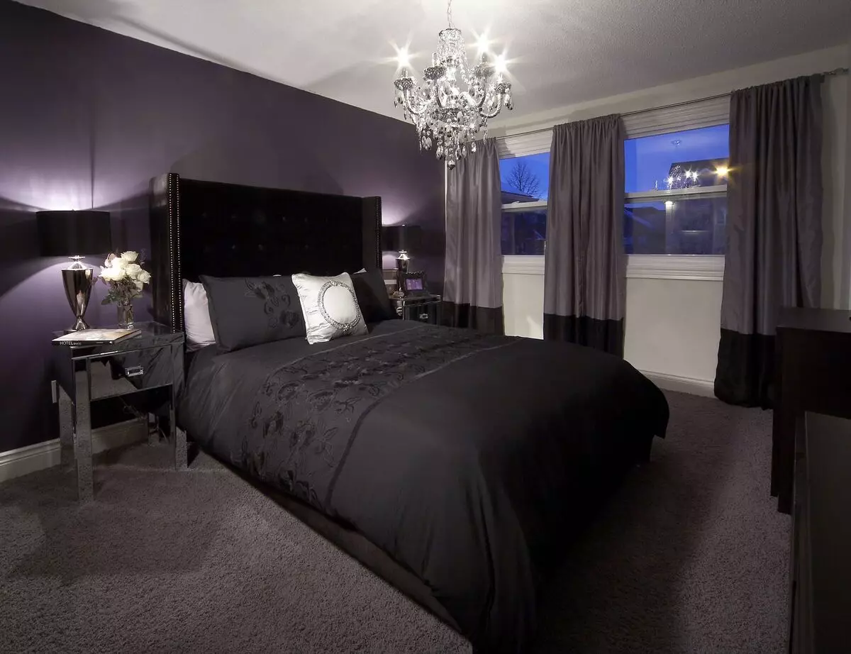 Sypialnia w ciemnych kolorach (88 zdjęć): tapety i zasłony w projekcie wnętrz, podłodze i ścianach kolorów wenge, łóżko i inne meble dla małego pokoju 9849_19