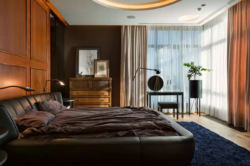 Sypialnia w ciemnych kolorach (88 zdjęć): tapety i zasłony w projekcie wnętrz, podłodze i ścianach kolorów wenge, łóżko i inne meble dla małego pokoju 9849_22