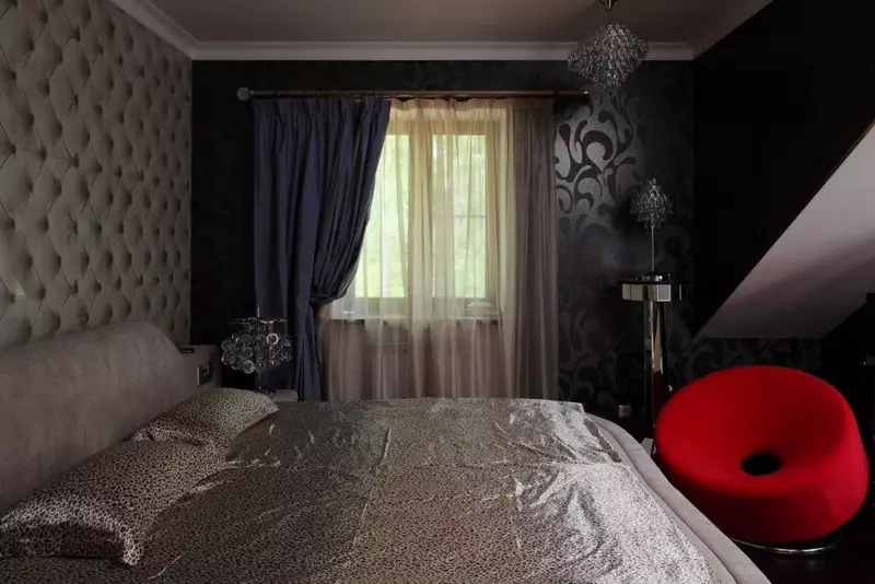 Spavaća soba u tamnim bojama (88 fotografija): Pozadine i zavjese u enterijeru, pod i zidovima obloge boje, kreveta i drugog namještaja za malu sobu 9849_5