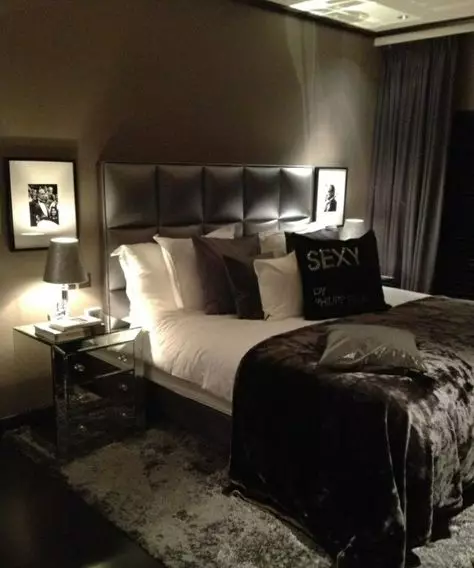 Υπνοδωμάτιο σε σκούρα χρώματα (88 φωτογραφίες): ταπετσαρίες και κουρτίνες στο εσωτερικό σχεδιασμό, πάτωμα και τοίχους του χρώματος wenge, κρεβάτι και άλλα έπιπλα για ένα μικρό δωμάτιο 9849_67