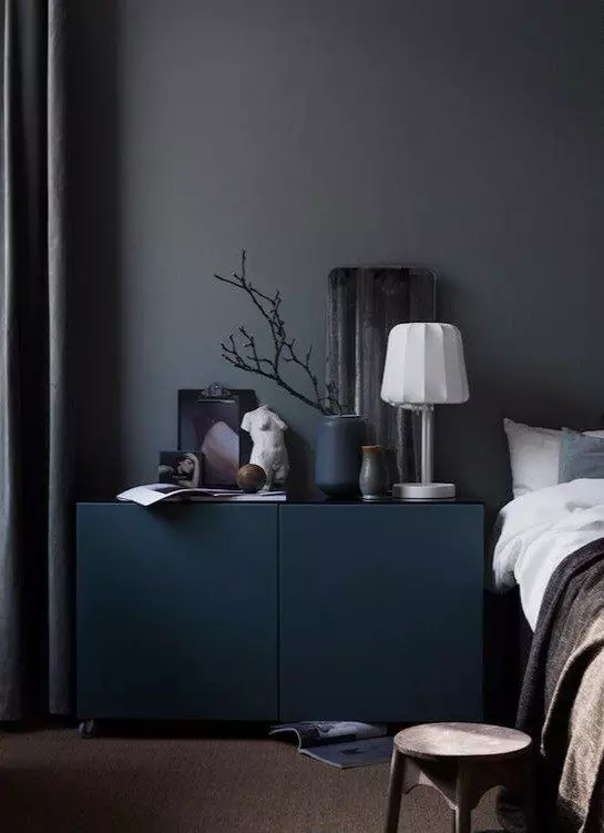 침실 어두운 색상 (88 사진) : 인테리어 디자인, 바닥 및 커튼 컬러 낭송, 침대 및 기타 작은 객실 용 벽면 및 커튼 9849_78