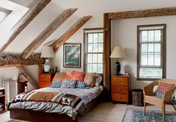 Sypialnia w stylu wiejskim (70 zdjęć): wybór zasłon i mebli do wnętrza, tapet i wystroju, projektowanie małych i dużych sypialni 9852_2