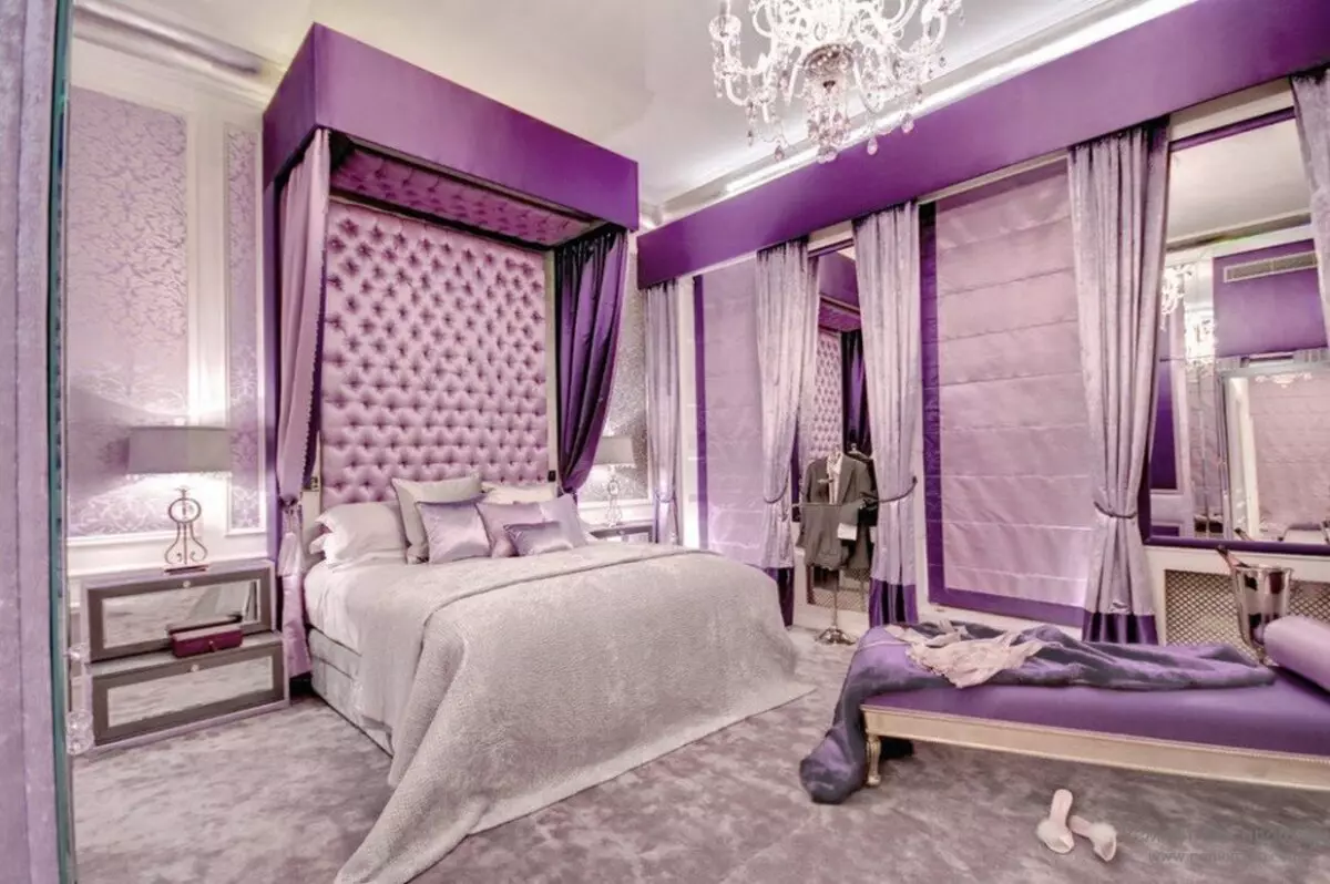 Dormitorio púrpura (93 fotos): Fondos de pantalla en el diseño interior, habitación en tonos de color gris-violeta y lila, púrpura-blanco y púrpura oscuro. ¿Qué otros colores son púrpuras? 9854_16