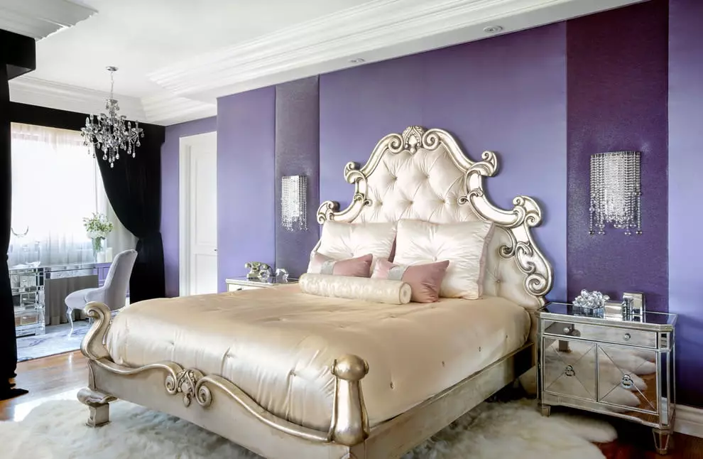 보라색 침실 (93 사진) : 인테리어 디자인, 회색 바이올렛 및 라일락의 방, 보라색 흰색 및 어두운 보라색 톤의 바탕 화면. 어떤 다른 색깔이 자주색입니까? 9854_45