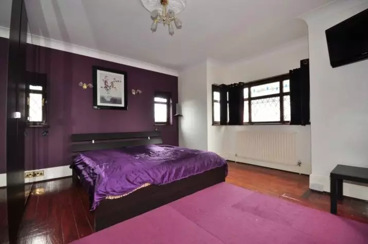 Purpura guļamistaba (93 fotogrāfijas): tapetes interjera dizainā, telpā pelēkā violetā un ceriņu, violeta baltas un tumši violeta toņi. Kādas citas krāsas ir purpura? 9854_60