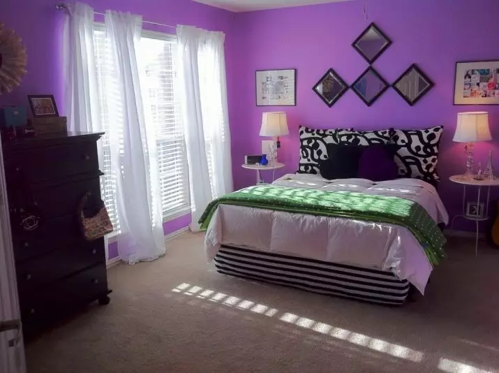 보라색 침실 (93 사진) : 인테리어 디자인, 회색 바이올렛 및 라일락의 방, 보라색 흰색 및 어두운 보라색 톤의 바탕 화면. 어떤 다른 색깔이 자주색입니까? 9854_63