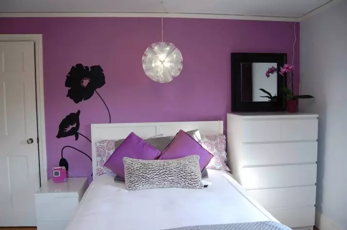 보라색 침실 (93 사진) : 인테리어 디자인, 회색 바이올렛 및 라일락의 방, 보라색 흰색 및 어두운 보라색 톤의 바탕 화면. 어떤 다른 색깔이 자주색입니까? 9854_93