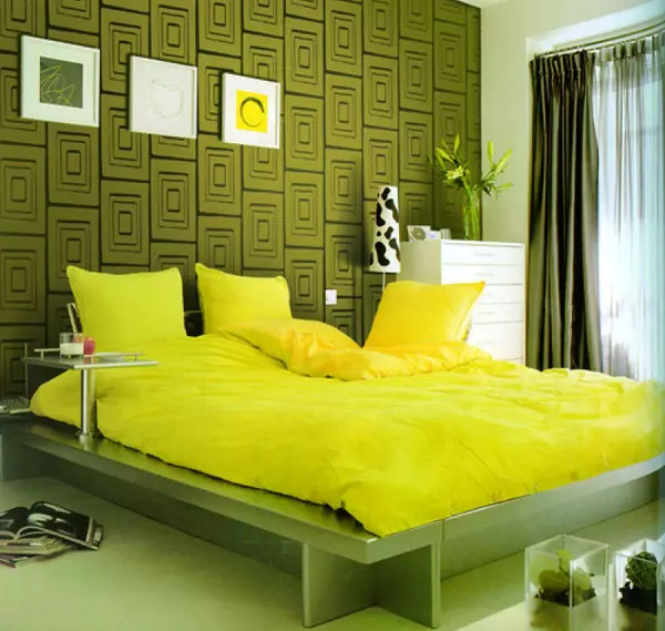 Dormitor galben (65 de fotografii): perdele pentru interior în culori galbene, design de tapet galben gri pentru pereți, selecție de candelabre elegante pentru tavan și alte nuanțe 9859_21