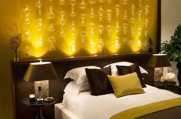 Kollane magamistuba (65 fotot): Kardinad interjööri kollaste värvidega, halli kollase taustapildi kujundamine seintele, stiilsete lühtrite valiklate ja muude nüansside valik 9859_59