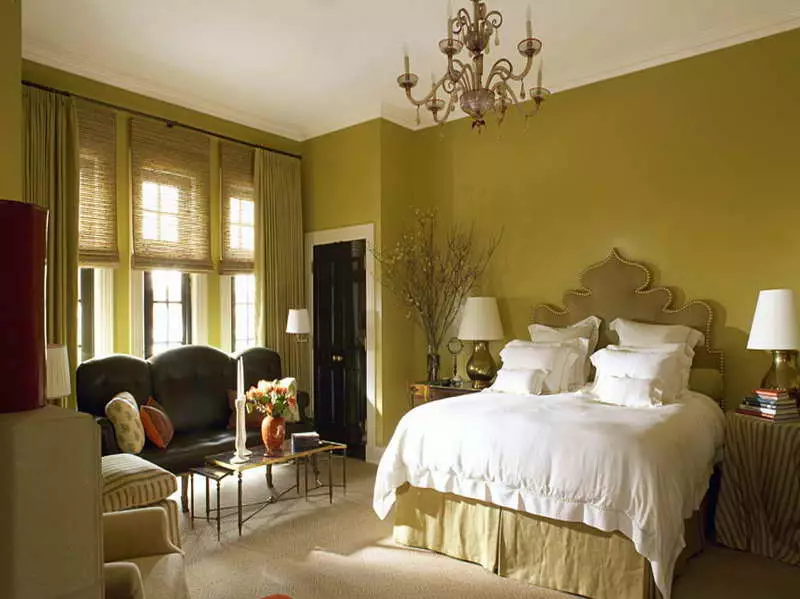 黃色臥室（65張）：窗簾在黃色的內飾，灰色，黃色壁紙的牆壁，天花板和其他細微差別時尚吊燈的選擇設計 9859_6