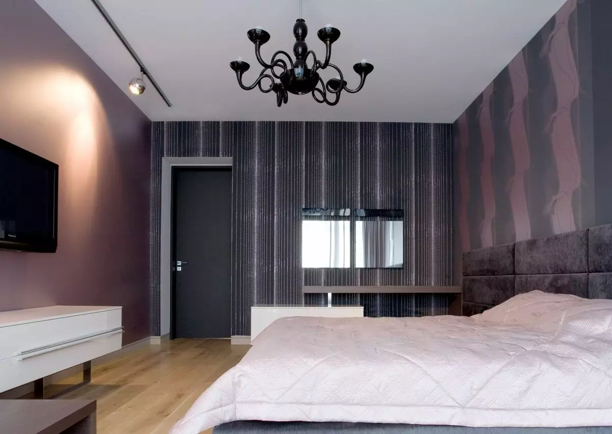Hình nền kết hợp trong phòng ngủ (79 ảnh): Các tính năng kết hợp trong nội thất của hình nền hai loại, ví dụ về thiết kế phòng với những người bạn đồng hành 9860_72