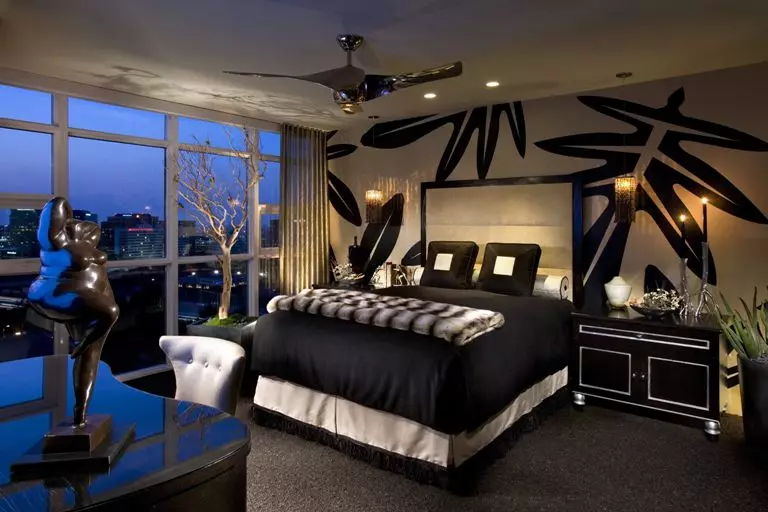 Phòng ngủ màu đen (80 ảnh): Set và Wallpapers với màu đen, rèm cửa trong thiết kế nội thất, kết hợp với màu đỏ và vàng, trần căng màu đen và tường 9864_15