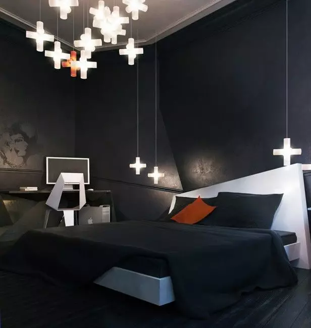 Black bedroom (80 foto): Set dan wallpaper dalam warna hitam, tirai dalam desain interior, kombinasi dengan warna merah dan emas, langit-langit peregangan hitam dan dinding 9864_53