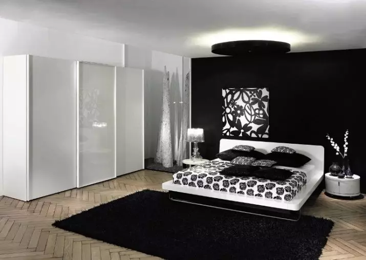 Черно спалня (80 снимки): набор и тапети в черен цвят, завеси в интериорния дизайн, комбинация с червени и златни цветове, черен опънат таван и стена 9864_63