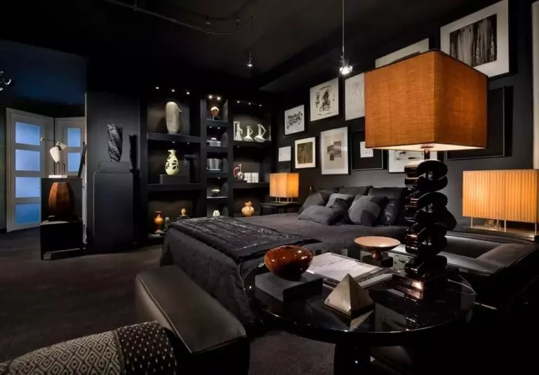 Dormitori negre (80 fotos): conjunt i fons de pantalla en colors negres, cortines en disseny d'interiors, combinació amb colors vermell i or, sostre estirat negre i paret 9864_80