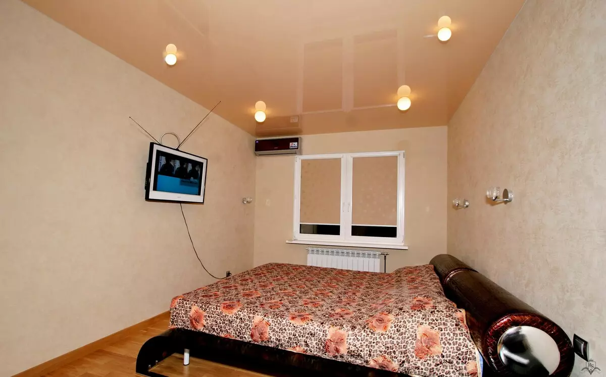 Dizajn spavaće sobe 14 četvornih metara. M (87 fotografija): unutrašnjost i raspored pravokutne sobe, dizajn dnevnog boravka u modernom stilu, rasporedu namještaja i zoniranje prostora 9875_41