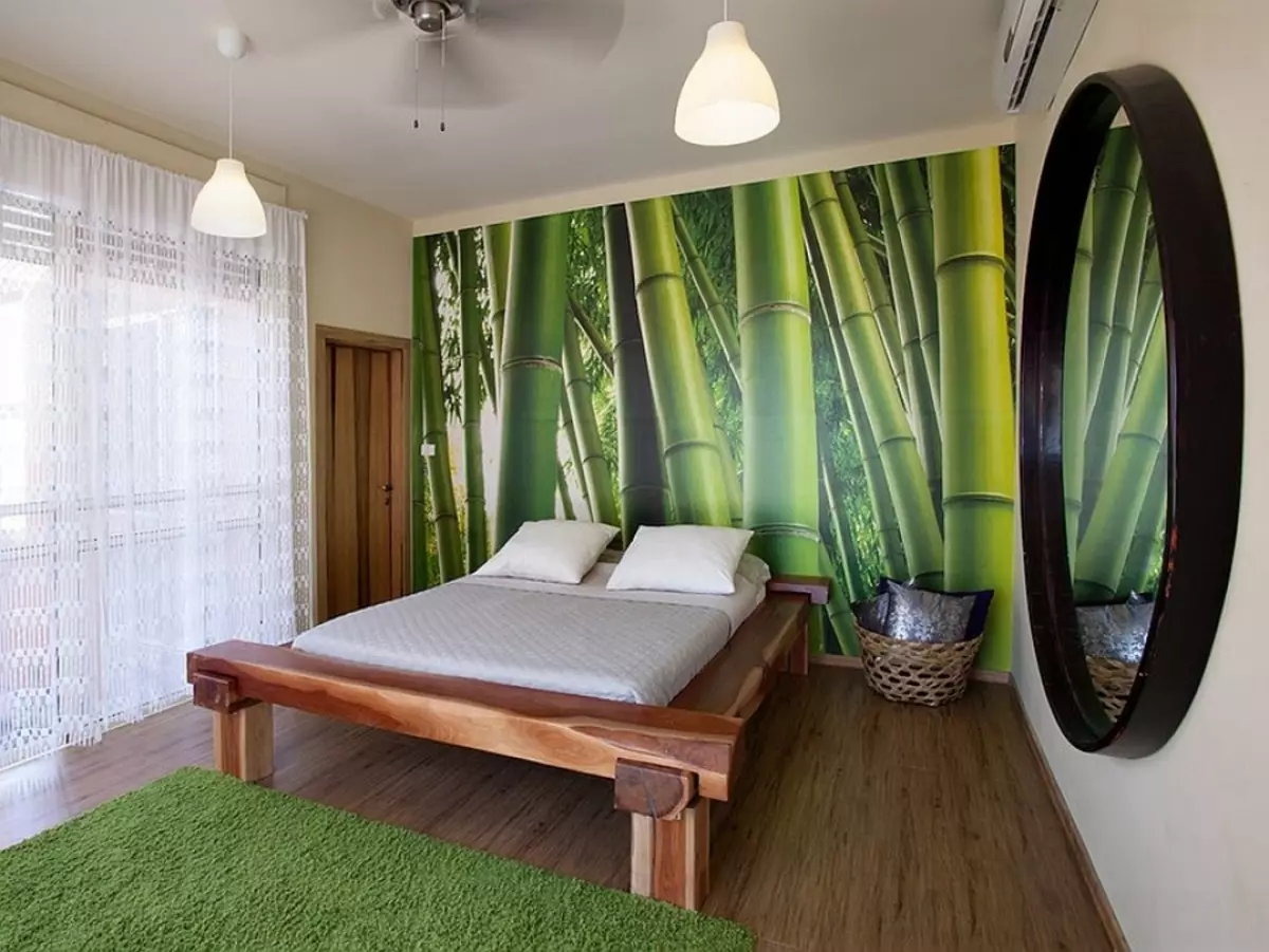 Спаваћа соба у зеленим тоновима (79 фотографија): Тамна позадина у дизајну ентеријера. Које завесе и прекривачи су погодни за собу са салатом? Како су смарагдни зидови у комбинацији са белим и беж нијансама? 9876_45