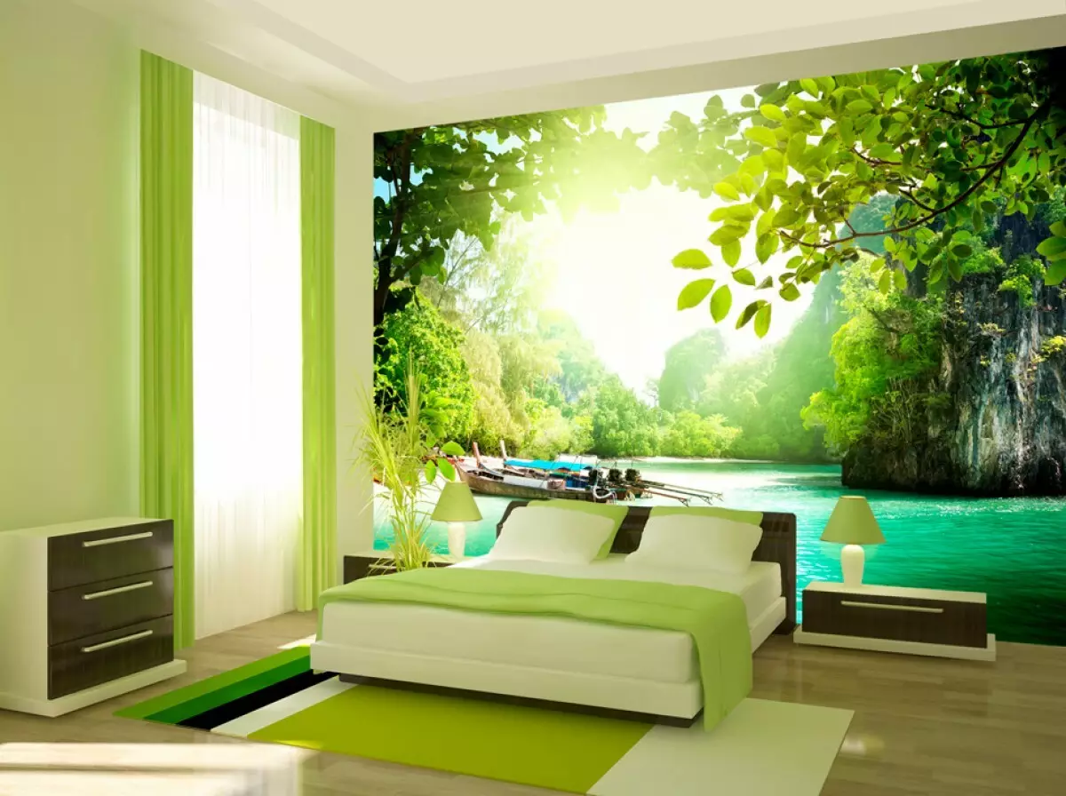 חדר שינה בצלילים ירוקים (79 תמונות): טפט כהה בעיצוב פנים. איזה וילונות ומיטה מתאימים לחדר סלט? איך הם קירות אמרלד בשילוב עם גוונים לבנים ובז '? 9876_48