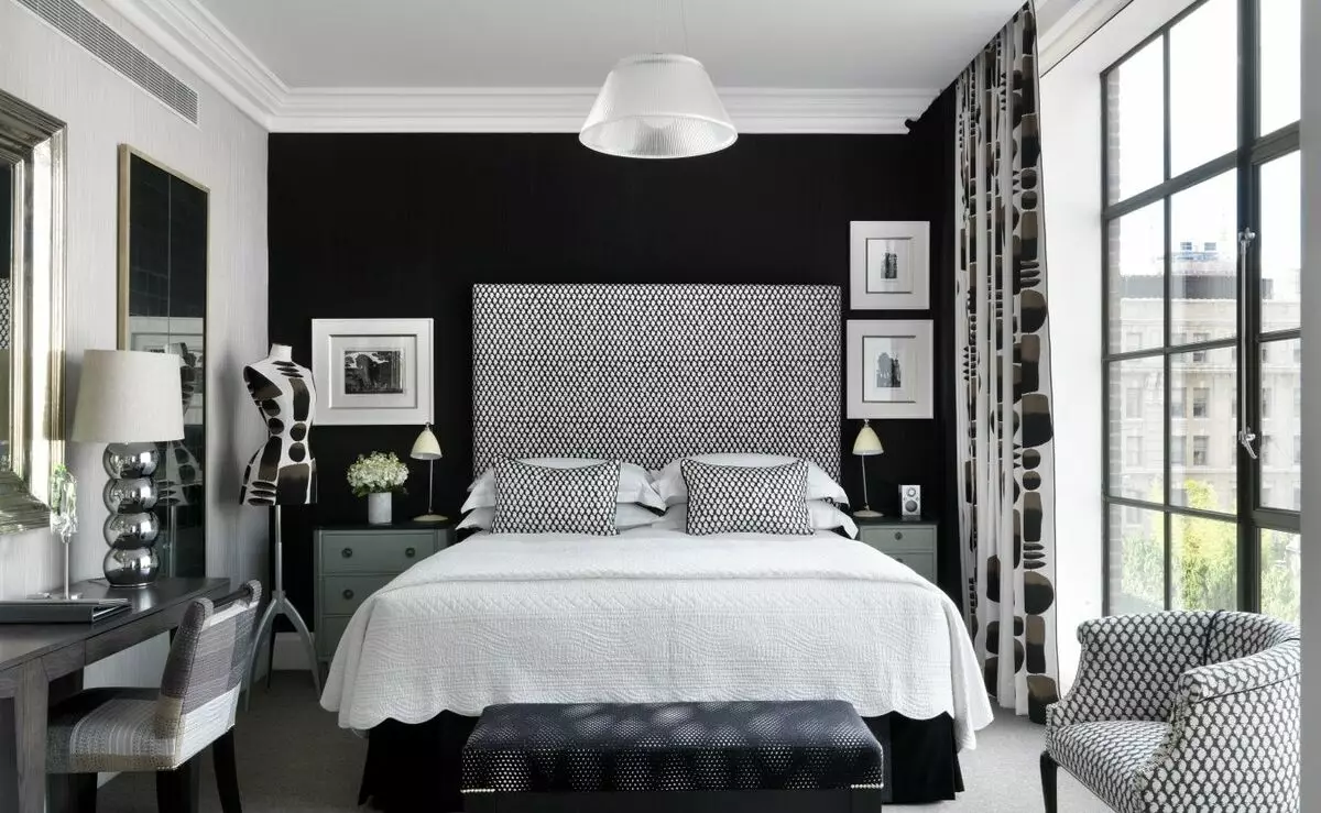 Хар ба цагаан унтлагын өрөө (76 зураг): Хар ба цагаан өнгөөр ​​загвар, дотоод засал чимэглэл. Хөшиг, ханын цаас, ямар өнгөтэй вэ? 9878_17