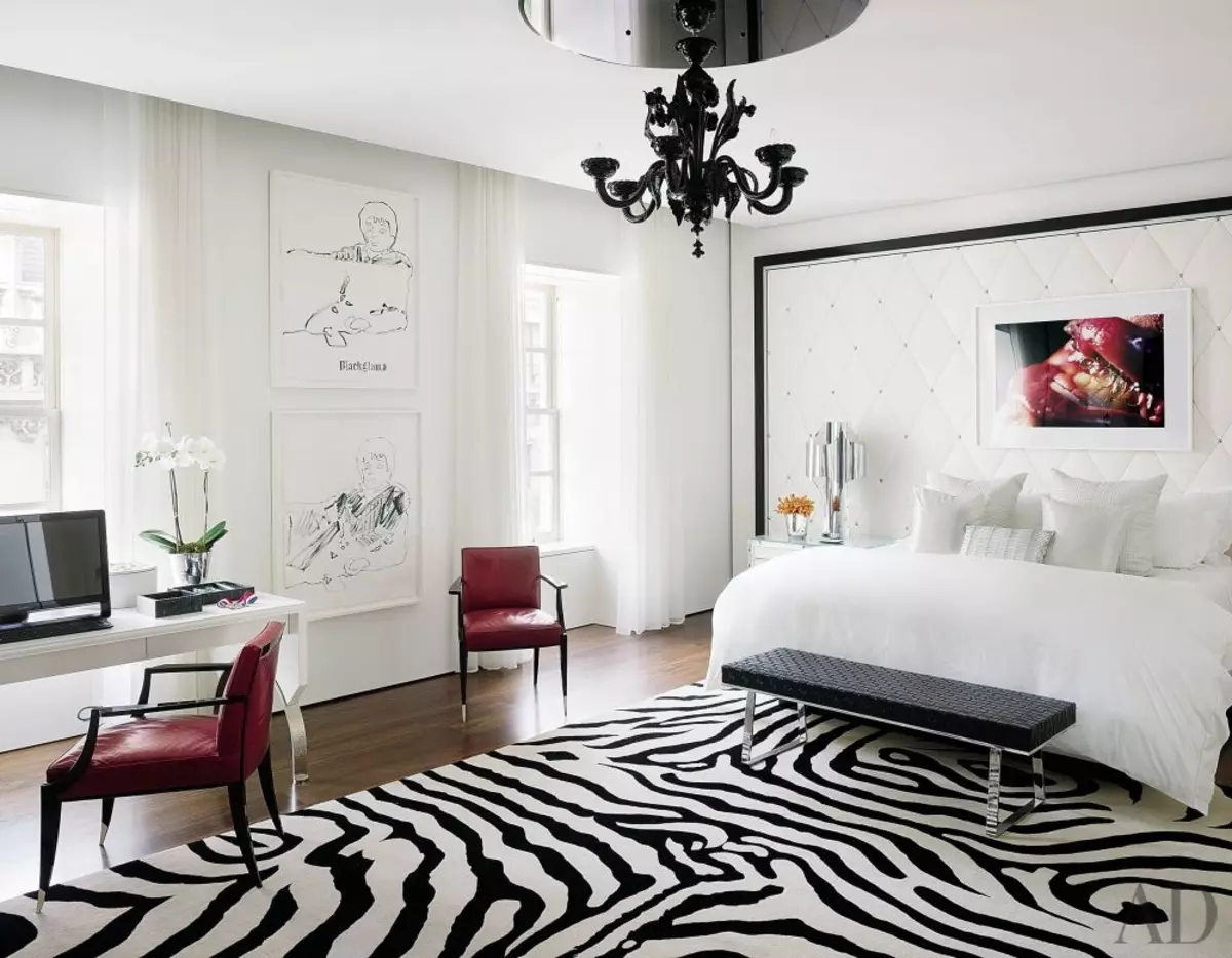 Хар ба цагаан унтлагын өрөө (76 зураг): Хар ба цагаан өнгөөр ​​загвар, дотоод засал чимэглэл. Хөшиг, ханын цаас, ямар өнгөтэй вэ? 9878_20